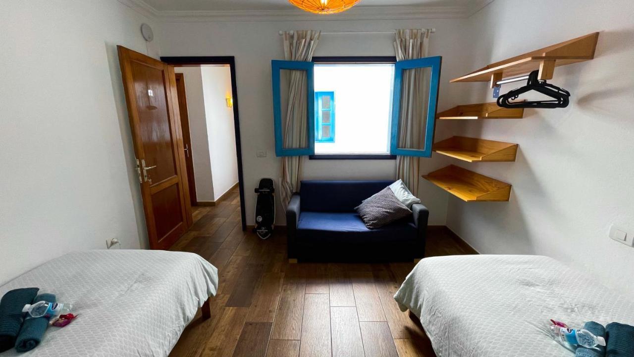 Red Star Surf & Yoga Camp Lanzarote Hostel Famara Kültér fotó