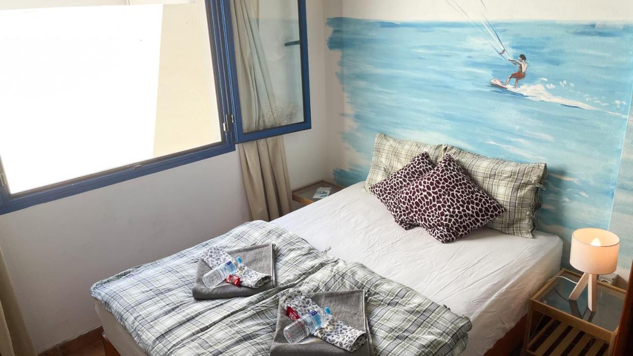 Red Star Surf & Yoga Camp Lanzarote Hostel Famara Kültér fotó