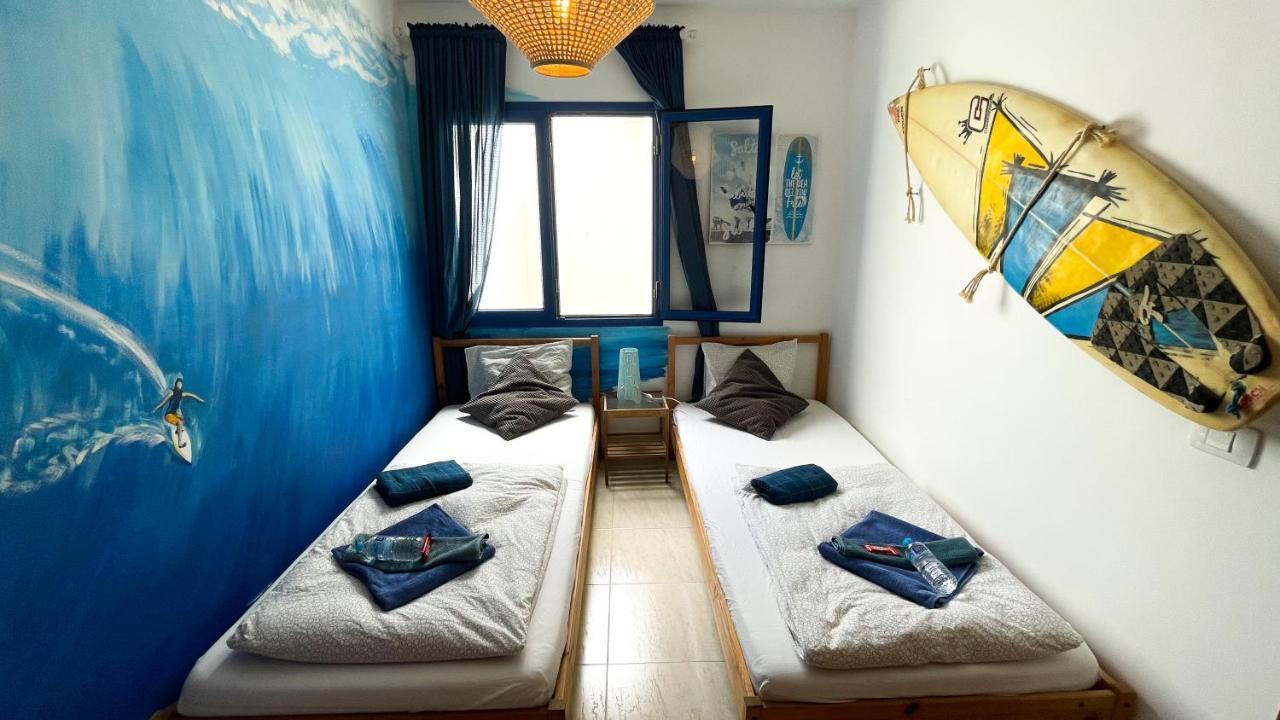 Red Star Surf & Yoga Camp Lanzarote Hostel Famara Kültér fotó