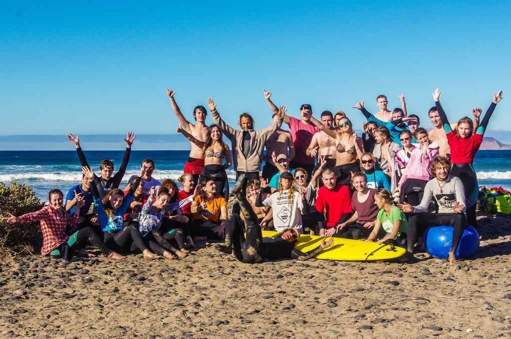Red Star Surf & Yoga Camp Lanzarote Hostel Famara Kültér fotó