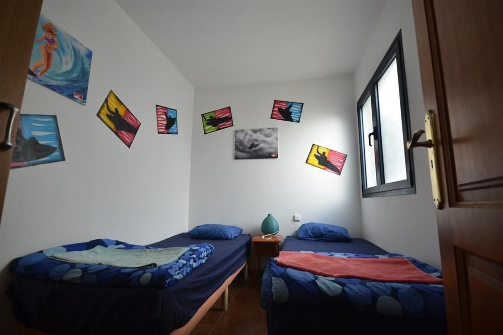 Red Star Surf & Yoga Camp Lanzarote Hostel Famara Kültér fotó